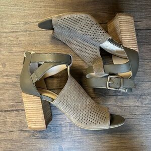 **MARC FISHER* Gray Peep Toe Ankle Strap Block Heels Size 8.5